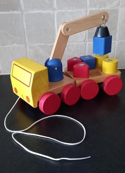 Houten vrachtwagen met hijskraan en blokken, Kinderen en Baby's, Speelgoed | Houten speelgoed, Gebruikt, Ophalen of Verzenden