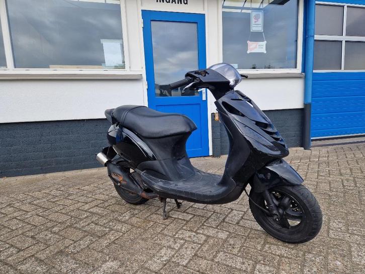 SCHADE SCOOTER : piaggio zip 2 takt ( Nederland ) B klasse, Fietsen en Brommers, Scooters | Piaggio, Gebruikt, Zip, Klasse B (45 km/u)
