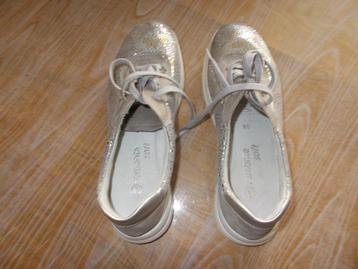 Paire de chaussures REMONTE SOFT. beschikbaar voor biedingen