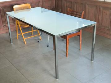 Eettafel - chroom/wit glas

ikea beschikbaar voor biedingen