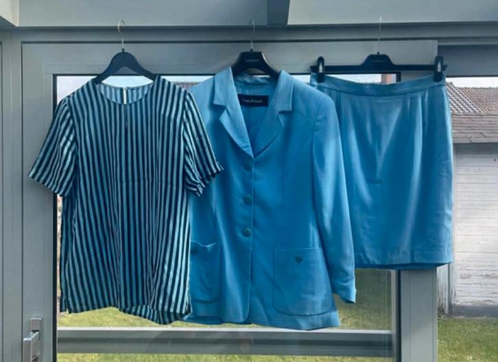 Lichtblauwe set Louis Féraud :blazer + rok, gestreepte top, Kleding | Dames, Dames-kledingpakketten, Zo goed als nieuw, Maat 42/44 (L)