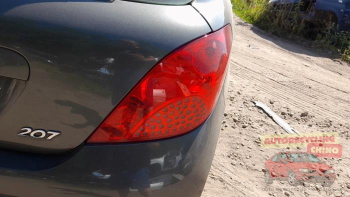 Achterlicht rechts van een Peugeot 207, Auto-onderdelen, Verlichting, Peugeot, Gebruikt, 3 maanden garantie, Ophalen of Verzenden