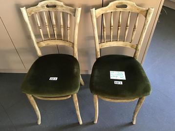 2 mooie antieke stoelen met groene zitting beschikbaar voor biedingen