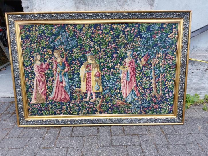 Ingekaderd borduurwerk met Middeleeuws tafereel, Antiek en Kunst, Kunst | Schilderijen | Klassiek, Ophalen