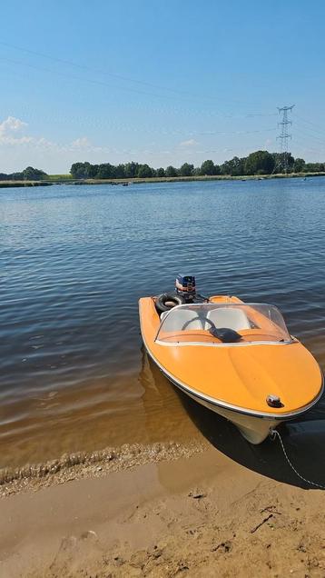 Speedboot inclusief trailer beschikbaar voor biedingen