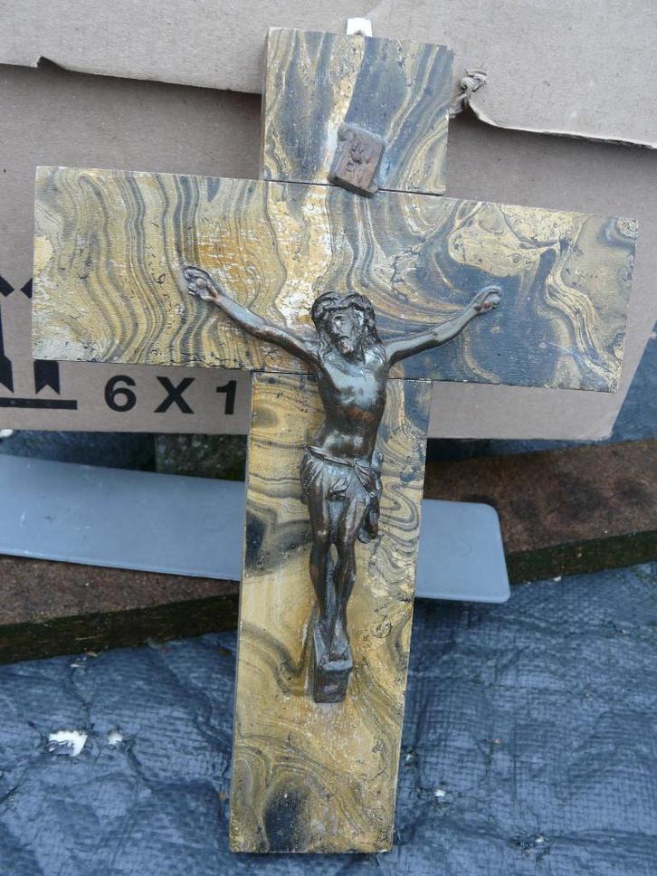 Houten kruisbeeld en andere religeuze voorwerpen, Antiek en Kunst, Antiek | Religieuze voorwerpen, Ophalen