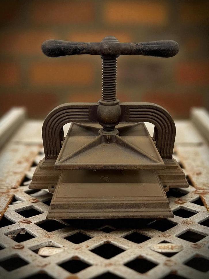 vintage industriële boekenpers / decoratie, Antiek en Kunst, Curiosa en Brocante, Ophalen of Verzenden