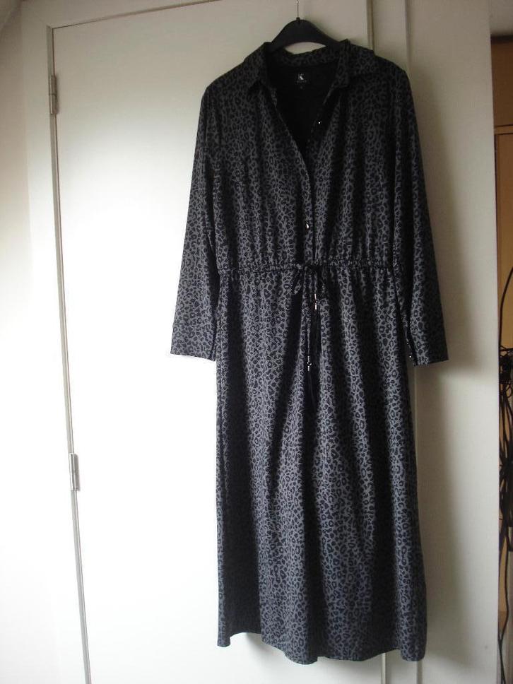 Nieuw K-Design lang kleed, dames. mt S, Kleding | Dames, Jurken, Nieuw, Maat 36 (S), Onder de knie, Ophalen of Verzenden