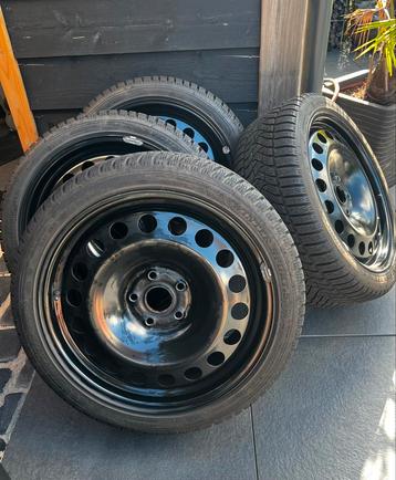 Winterbanden Dunlop 225/40 R18 92V beschikbaar voor biedingen