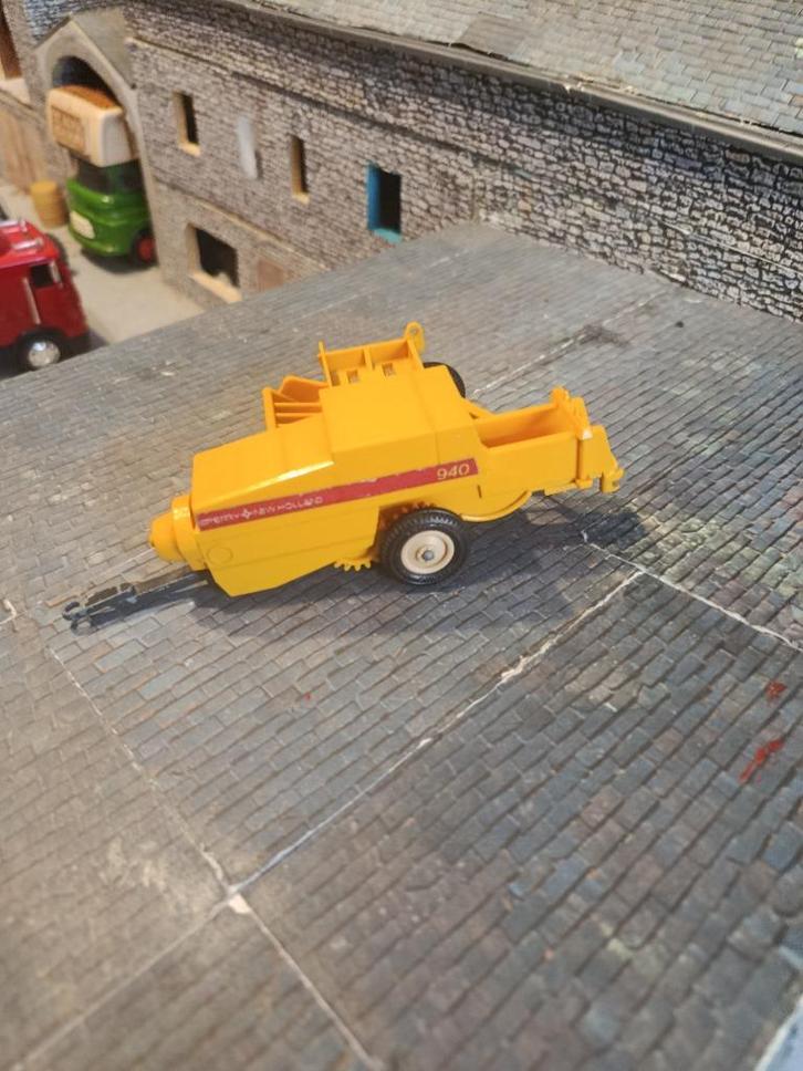 New Holland 940 Britains Press 1978, Hobby en Vrije tijd, Modelauto's | 1:32, Gebruikt, Tractor of Landbouw, Britains, Ophalen of Verzenden