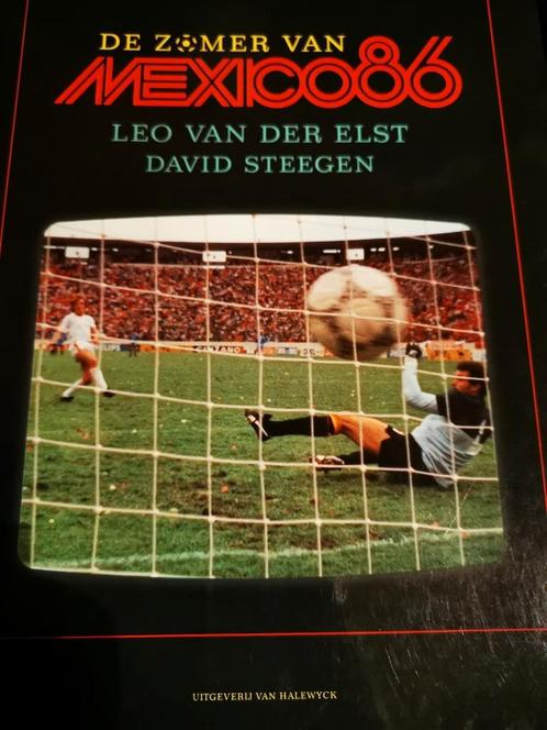 De zomer van Mexico 86 Leo van der Elst, David Steegen, Collections, Articles de Sport & Football, Comme neuf, Livre ou Revue