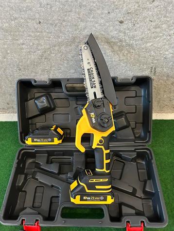 Nieuwe 21V kettingzaag met 2 accu’s beschikbaar voor biedingen
