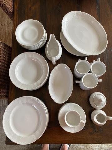 servies beschikbaar voor biedingen