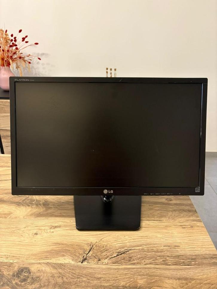LG Flatron E2442V-BN LED-monitor – 24 inch ), Computers en Software, Monitoren, Gebruikt, 60 Hz of minder, DVI, HDMI, VGA, LED