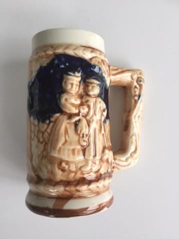 Vintage kannetje / beker met handvat beschikbaar voor biedingen