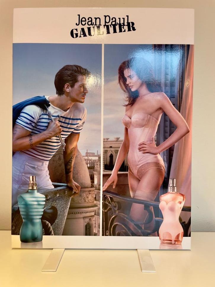Klassieke dubbelzijdige displayposter van Jean-Paul Gaultier, Handtassen en Accessoires, Uiterlijk | Parfum, Zo goed als nieuw