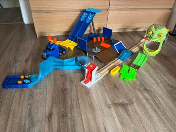 Set Monster Jam en Hot Wheels Monster Strucks  beschikbaar voor biedingen
