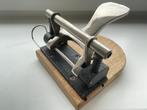 OUDE PERFORATOR van hout en metaal -, Ophalen of Verzenden