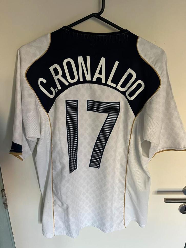 2004 Portugal away Football shirt (M) Nike #17 C. Ronaldo, Verzamelen, Sportartikelen en Voetbal, Zo goed als nieuw, Shirt, Ophalen of Verzenden