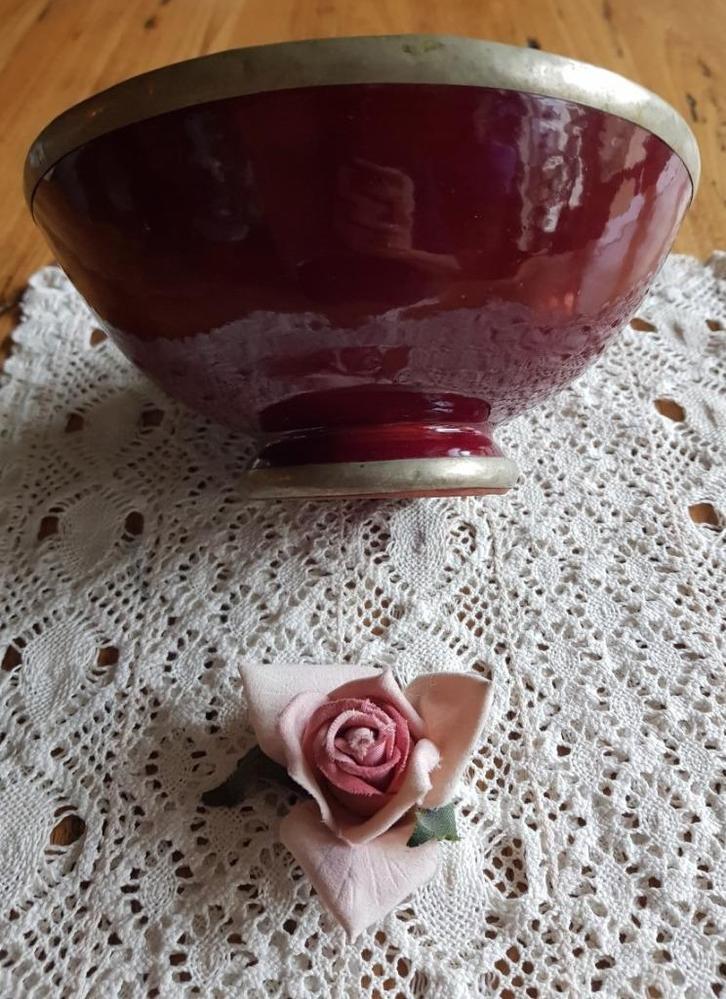 Prachtige grote ossenbloedrode keramieke kom, tinnen randen, Antiek en Kunst, Curiosa en Brocante, Ophalen of Verzenden