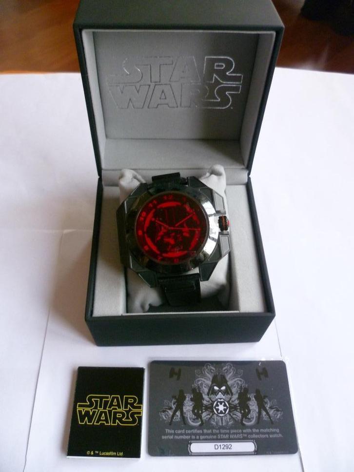 STARWARS HORLOGE MET COA"DARTH VADER"NIEUW IN OPBERG DOOS, Verzamelen, Star Wars, Zo goed als nieuw, Gebruiksvoorwerp, Ophalen of Verzenden
