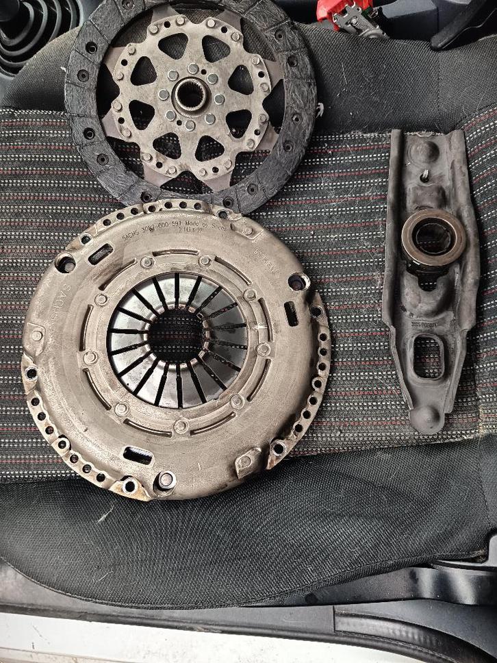 embrayage complet mitshbishi colt 3 cylindres diesel de 2008, Autos : Pièces & Accessoires, Transmission & Accessoires, Mercedes-Benz