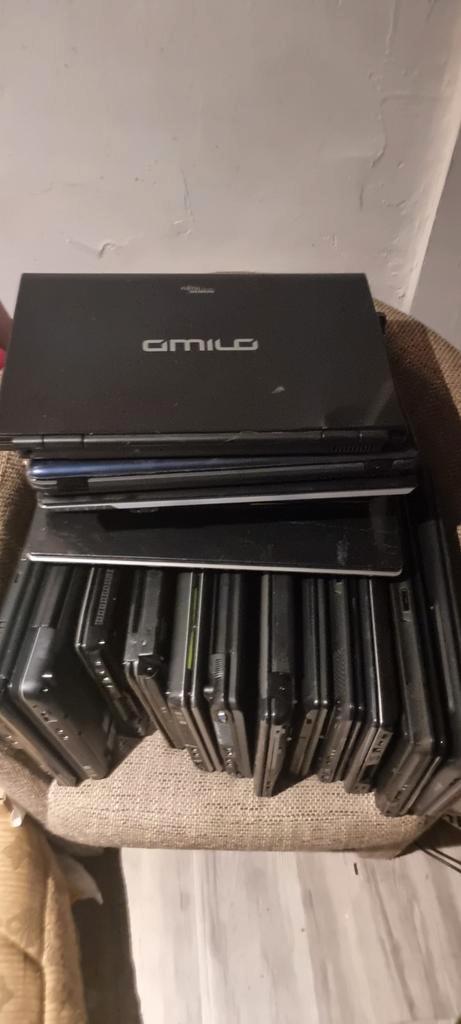 lot 18 Laptop mixet + charger, Computers en Software, Chromebooks, Zo goed als nieuw