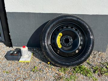 Nieuw reservewiel van Ford met 4-seizoenenband (155/70R17 11 beschikbaar voor biedingen