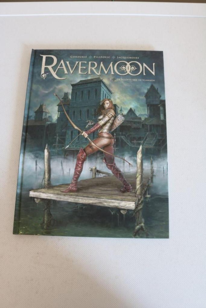 Ravermoon 1 : De belofte van de vlammen - hc - 1e druk 2011, Boeken, Stripverhalen, Nieuw, Eén stripboek, Ophalen of Verzenden