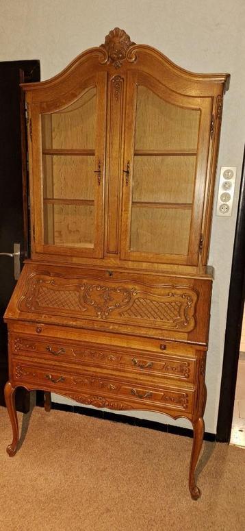 Bureau (vitrine) kast beschikbaar voor biedingen