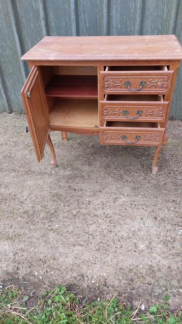 Armoire en bois 