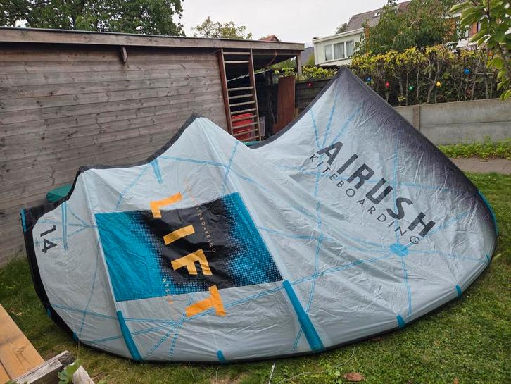 Airush Lift Team (v3) 2025 14m², Watersport en Boten, Kitesurfen, Zo goed als nieuw, Kite, Ophalen of Verzenden