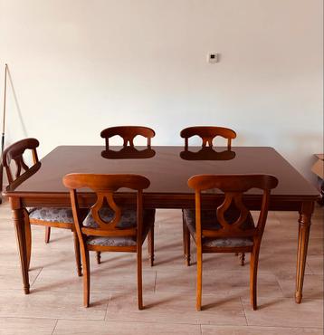 Table en bois de chene, plateau en verre, et 6 chaises beschikbaar voor biedingen