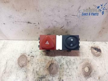 Renault Megane CC II Alarmlicht Schakelaar 8200095493 03-09 beschikbaar voor biedingen