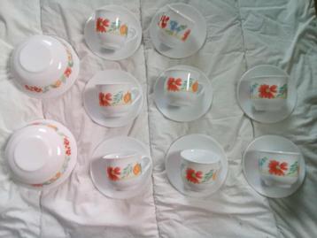 Oude koffiekopjes voor 8 personen  beschikbaar voor biedingen