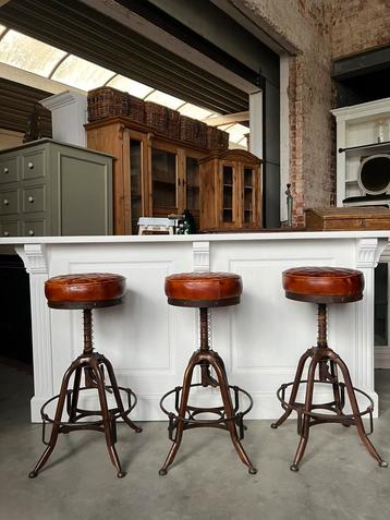 Toog toonbank beschikbaar voor biedingen