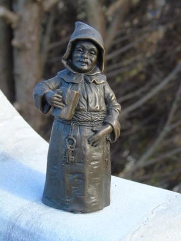 Tafelbel van een bronzen monnik, gesigneerd, Caesaro beschikbaar voor biedingen