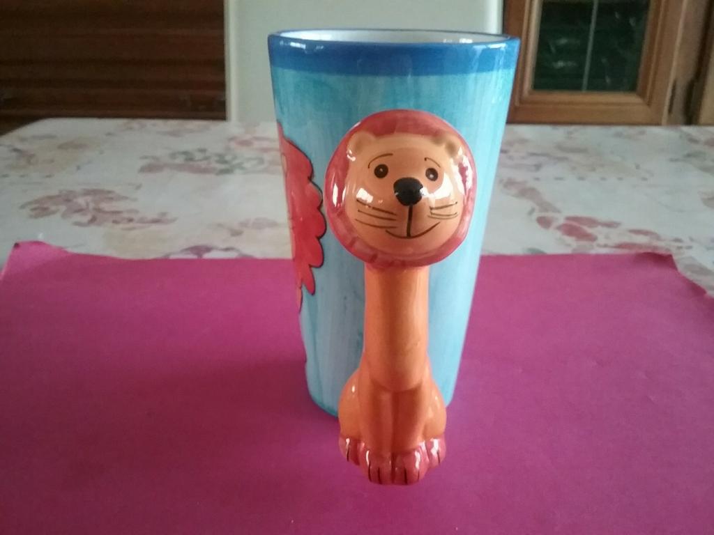 Grote speciale  beker met leeuw en ^leeuwenhandvat^, Enlèvement ou Envoi, Neuf