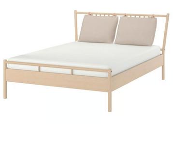 Bed 160x200, 2 nachtkasjes beschikbaar voor biedingen