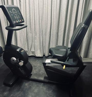 TECHNOGYM EXCITE 500 RECUMBENT BIKE beschikbaar voor biedingen