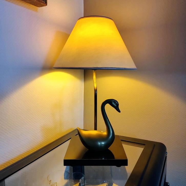 Prachtige Messing vintage lamp met zwaan., Huis en Inrichting, Lampen | Tafellampen, Zo goed als nieuw, Ophalen of Verzenden