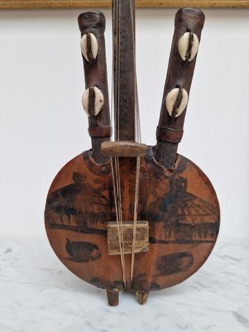 Instrument de musique à cordes africain en calebasse