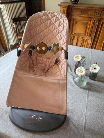 Babybjorn wipstoel met originele speelboog en extra hoes beschikbaar voor biedingen