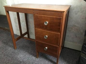 Vintage bureaumeubel beschikbaar voor biedingen
