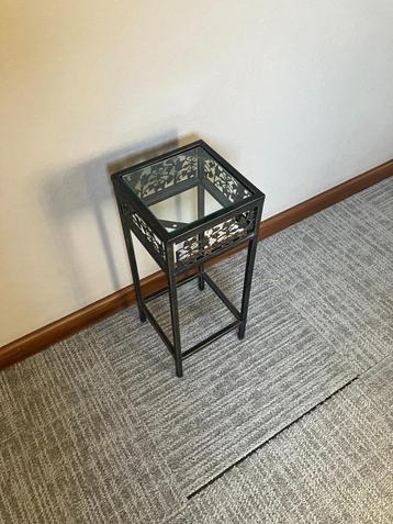 bijzettafel beschikbaar voor biedingen