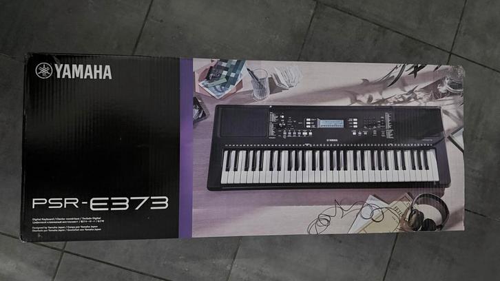 Ш Yamaha PSR-E373 - État impeccable, Musique & Instruments, Synthétiseurs, Comme neuf, 61 touches, Yamaha, Enlèvement ou Envoi