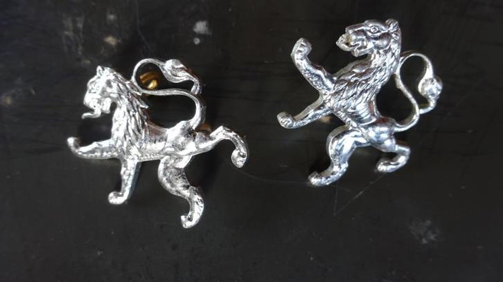 Insignes zilverkleurige leeuw ABL uniform, Verzamelen, Militaria | Algemeen, Landmacht, Lintje, Medaille of Wings, Verzenden