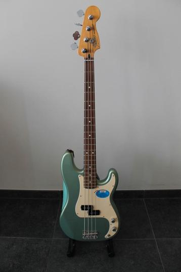 Fender Precision Bass - couleur unique, Musique & Instruments, Instruments à corde | Guitares | Basses, Enlèvement, Comme neuf
