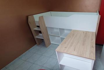 Kinderbed bureau beschikbaar voor biedingen