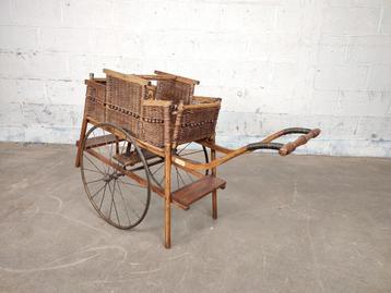 Antieke kinderwagen voor 2 kindjes beschikbaar voor biedingen